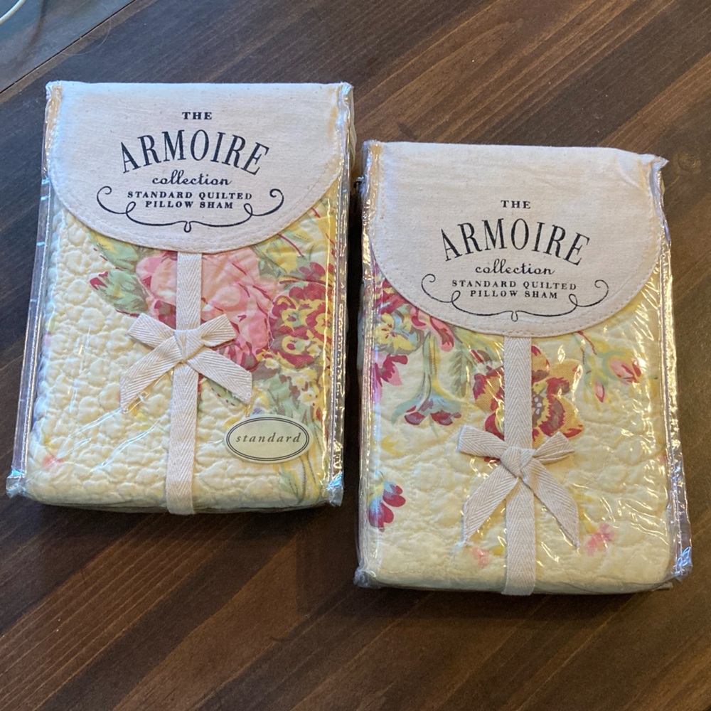 NWOT The Armoire Collection Quilted Pillow Shams (2)